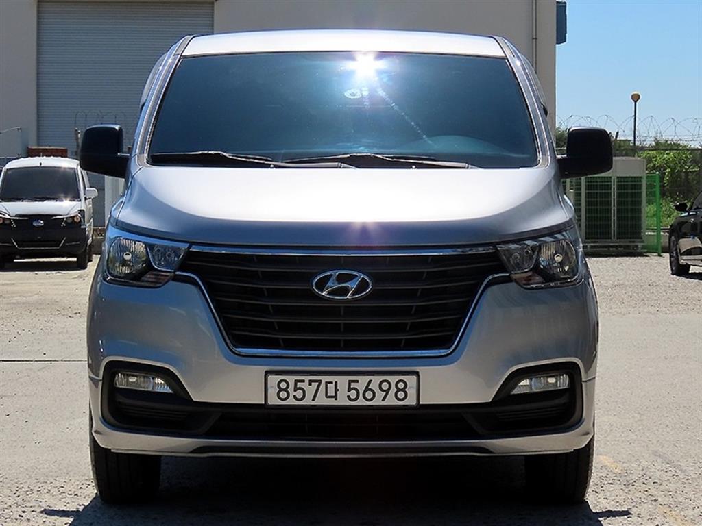 Hyundai Grand Starex 3 seats Van Smart