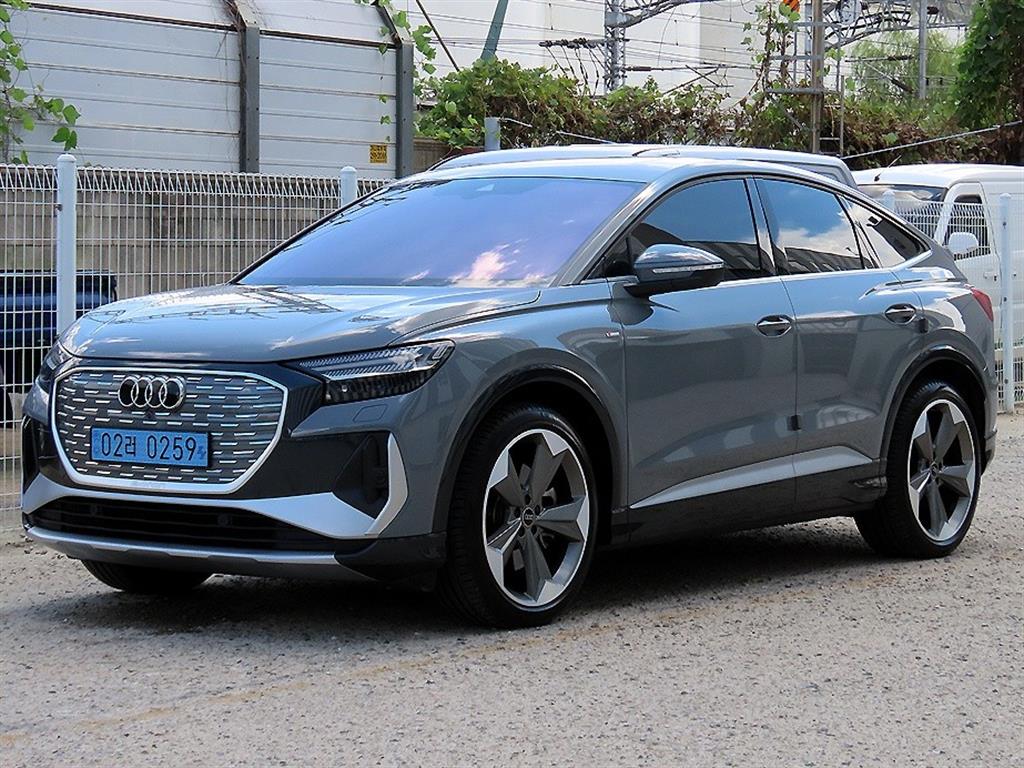 아우디 e-tron Q4 45 Seupoteubaek Premium