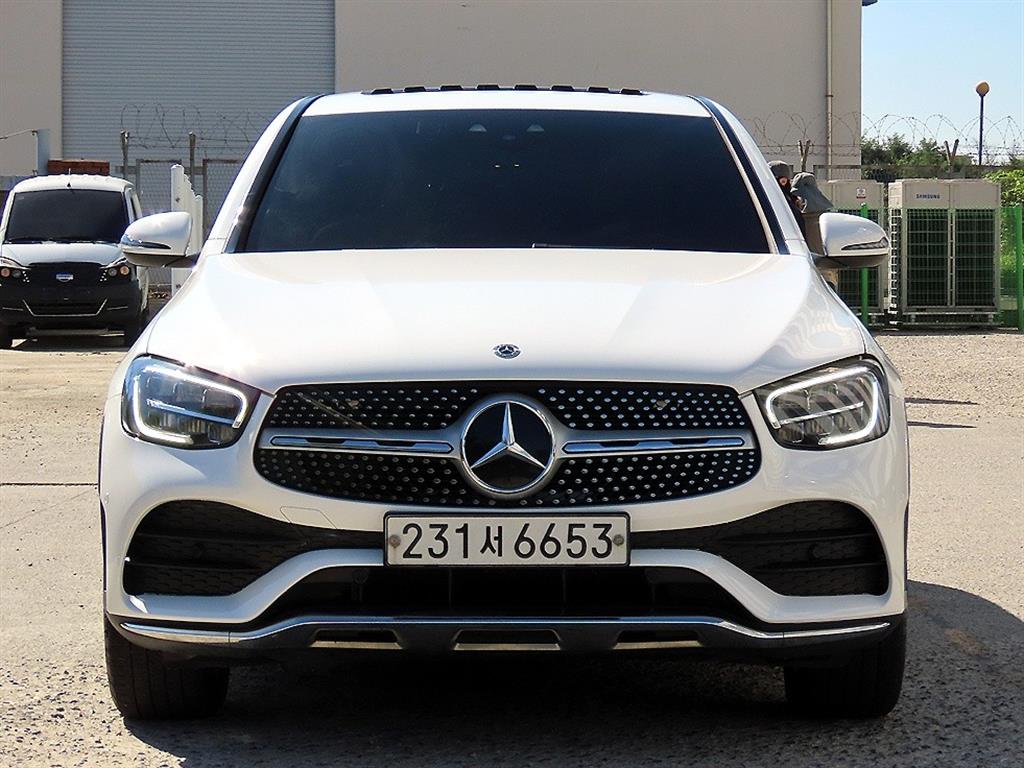 벤츠 GLC 300 4Maetik Coupe
