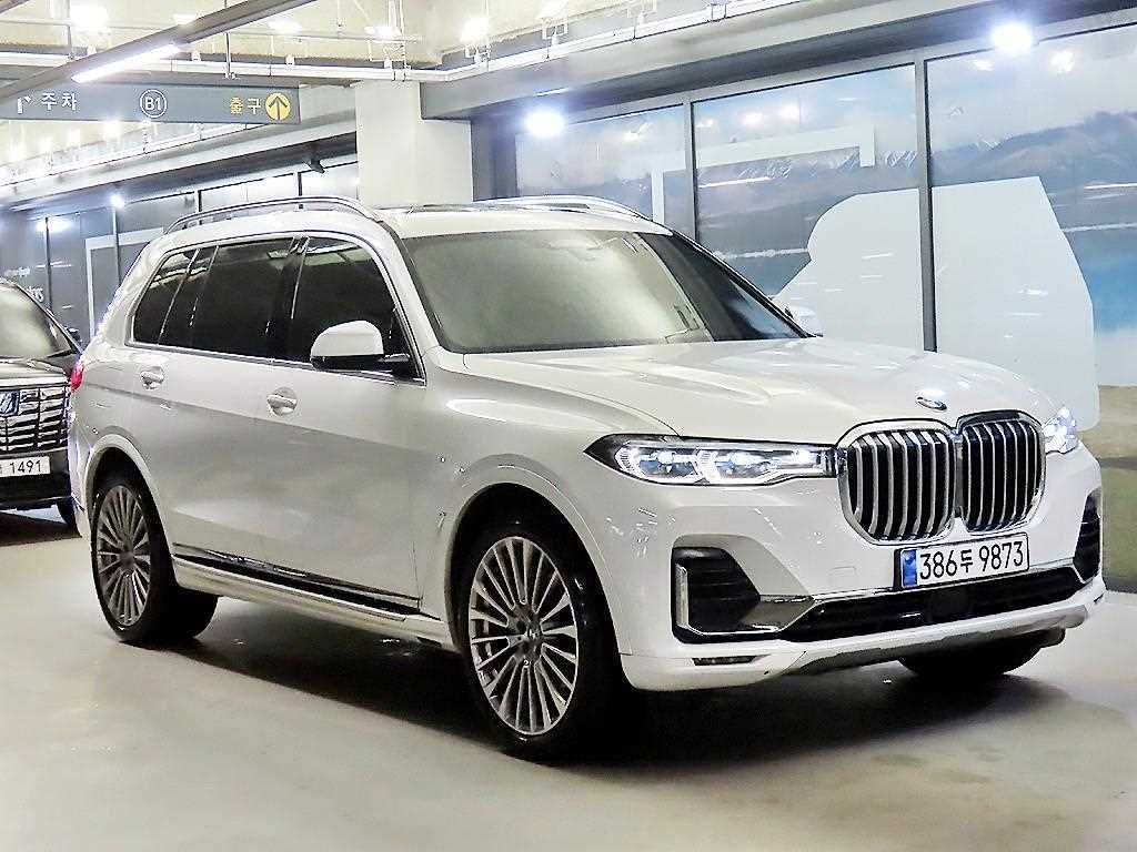 BMW X7 40i xDrive Dijainpyueo Ekselreonseu 6 seats