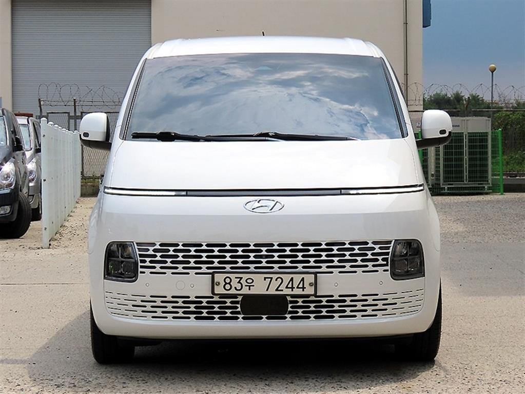 Hyundai Staria 3.5 LPG Cargo 3 seats Modern