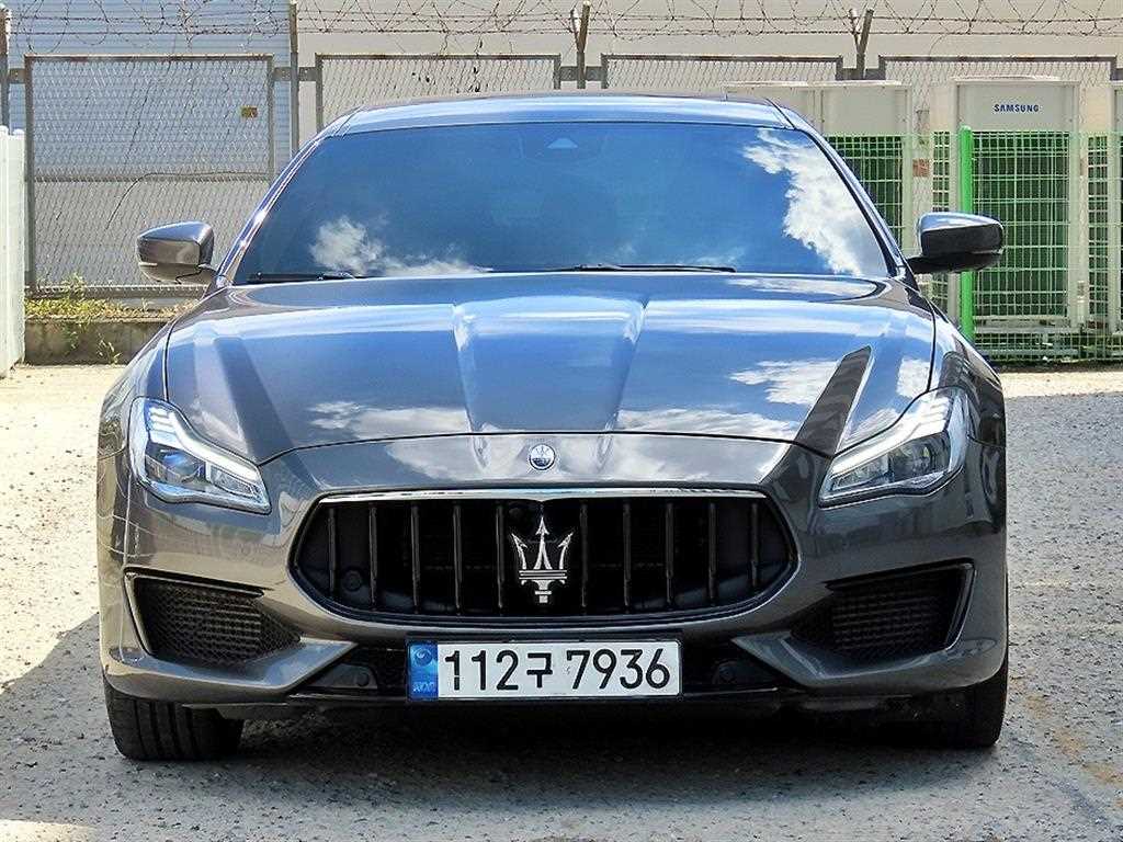 마세라티 Quattroporte 3.0 Q4 Modena