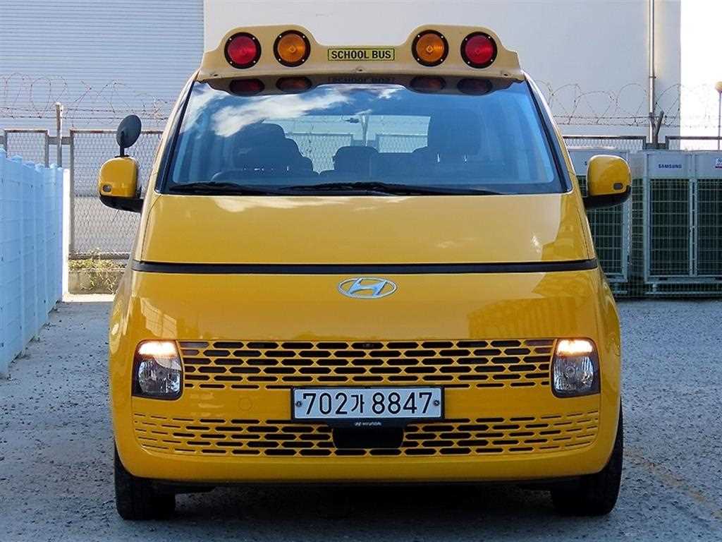 Hyundai Staria 3.5 LPG Tourer 11 seats Eorinibeoseu Teukjang