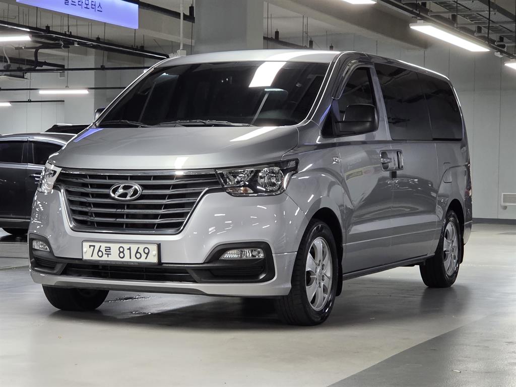 Hyundai Grand Starex 11 seats Smart