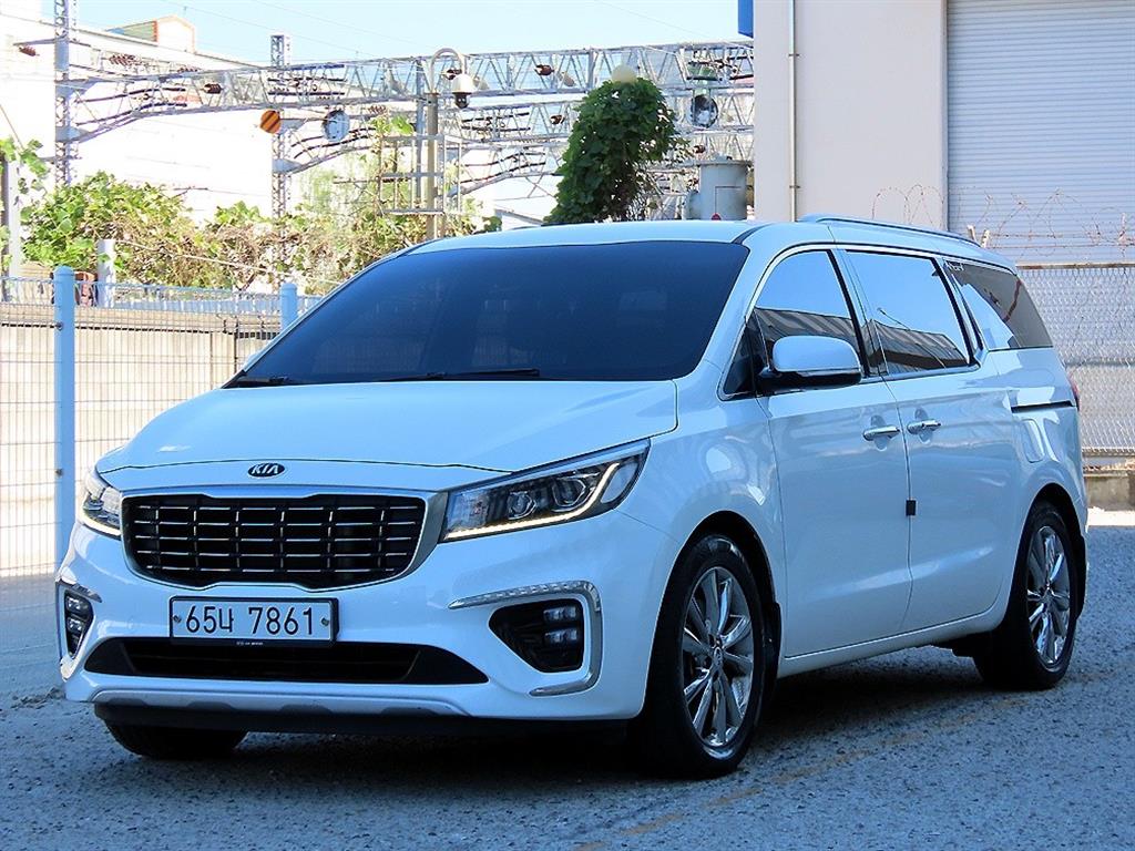 Kia Carnival 9 seats Prestige