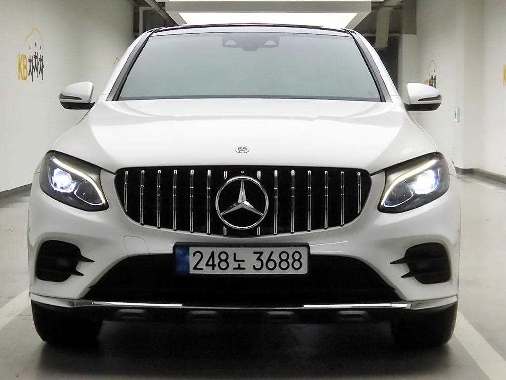 벤츠 GLC 220d 4Maetik Coupe Premium