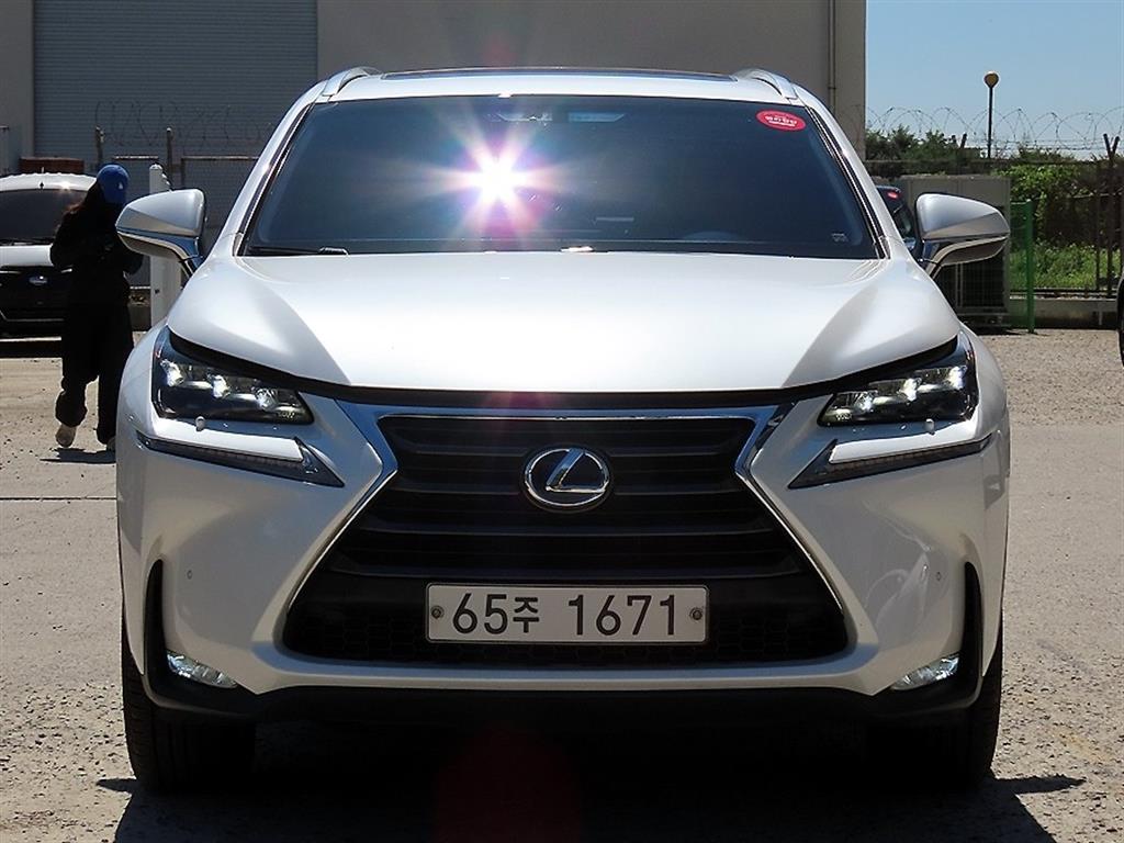 Lexus NX 300h Supreme