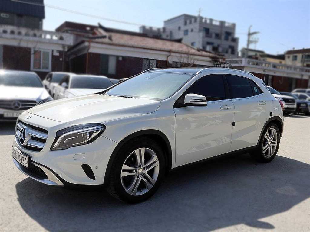 Mercedes-Benz GLA 200 d 4Maetik