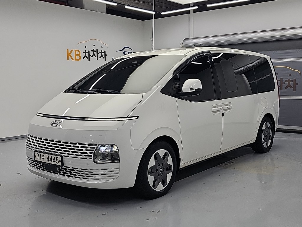 Hyundai Staria 3.5 LPG Tourer 11 seats Modern