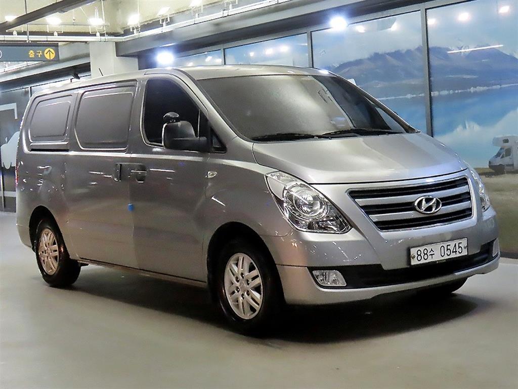 Hyundai Grand Starex 3 seats Van Smart