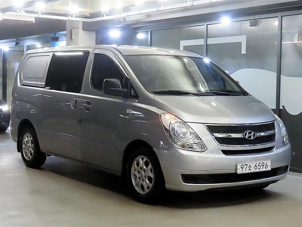 Hyundai Grand Starex 5 seats Van CVX Deluxe