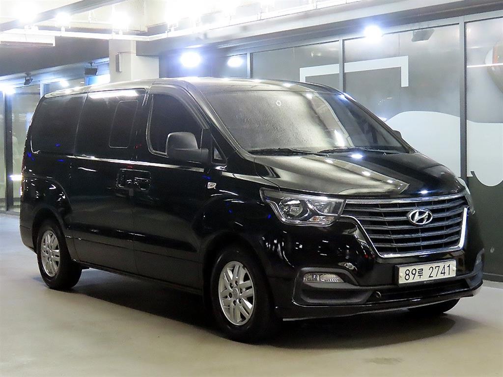 Hyundai Grand Starex 5 seats Van Modern