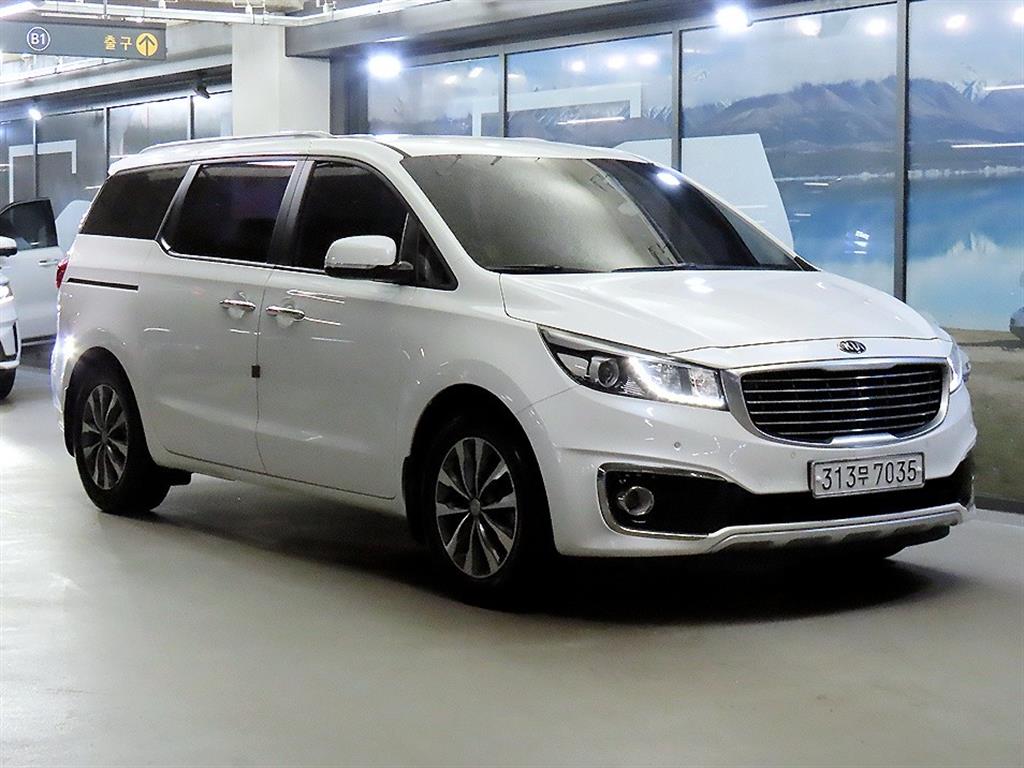 Kia Carnival 9 seats Luxury