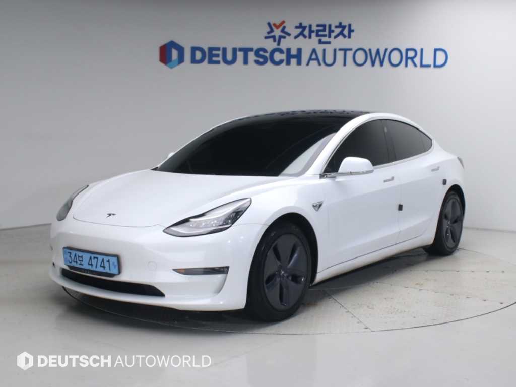 Tesla Model 3 AWD Rong Reinji