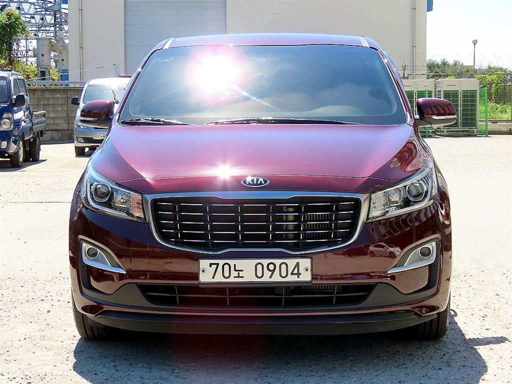 Kia Carnival 11 seats Deluxe