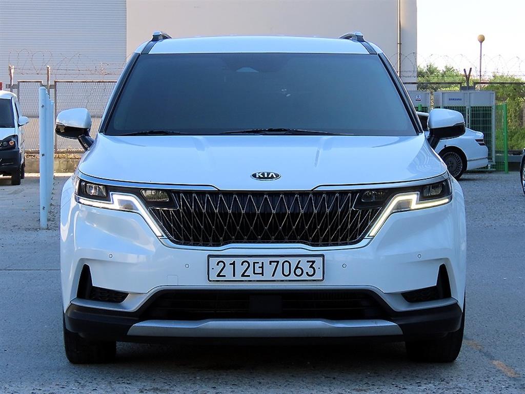 Kia Carnival 9 seats Prestige