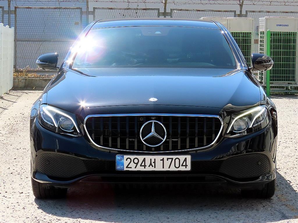 Mercedes-Benz E-Class E300 Exclusive