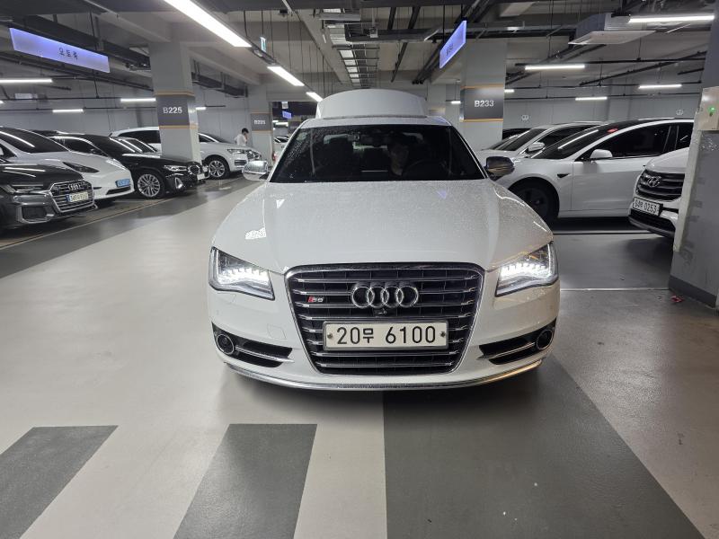 아우디 S8 S8 4.0 TFSI Quattro