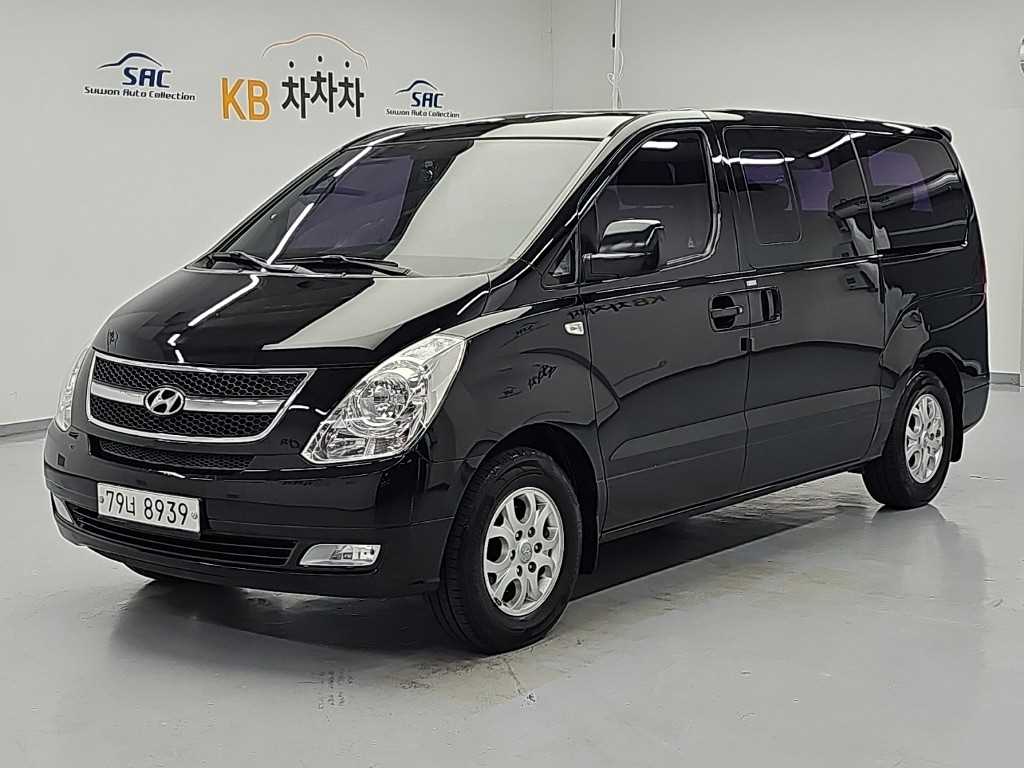 Hyundai Grand Starex 12 seats CVX Luxury