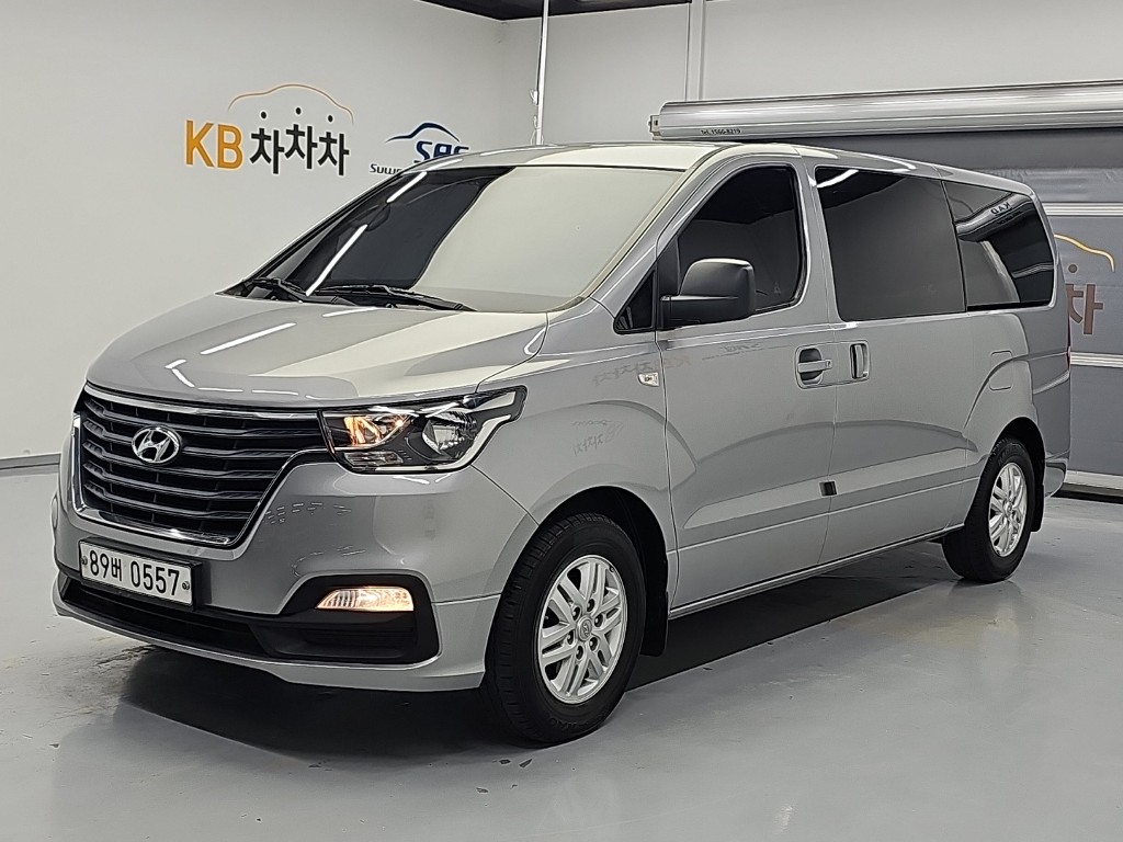 Hyundai Grand Starex 3 seats Van Smart