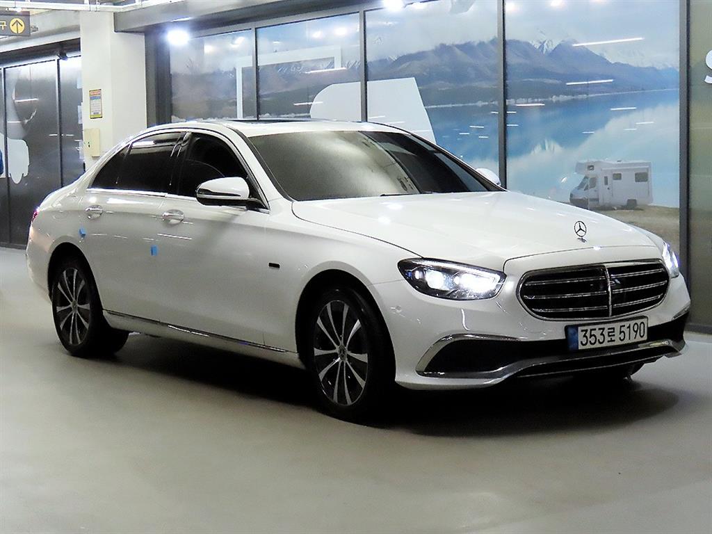 Mercedes-Benz E-Class E300e 4Maetik Exclusive