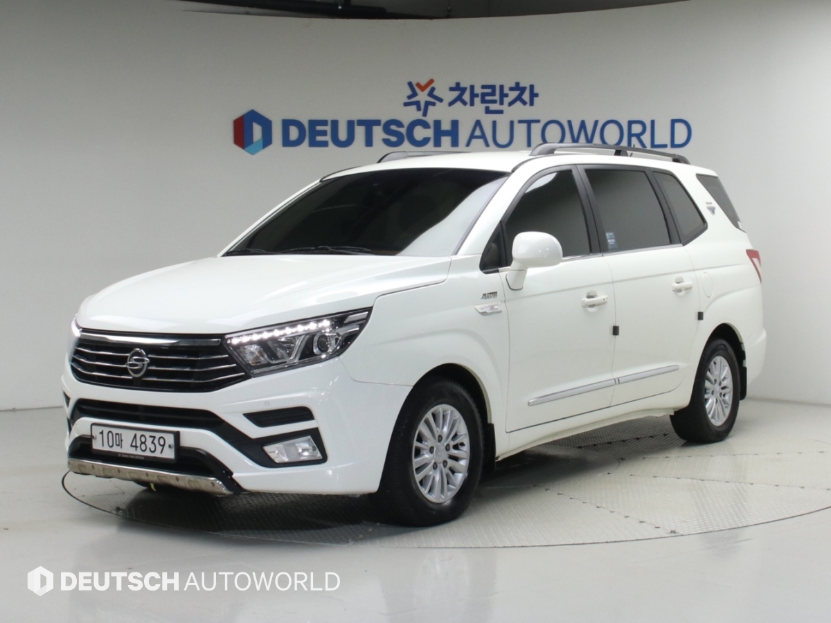KGM Korando Turismo 2.2 9 seats 4WD TX