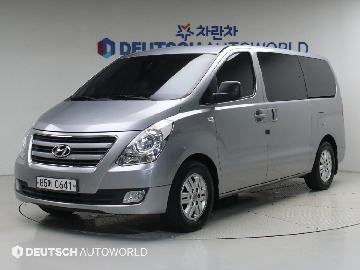 Hyundai Grand Starex 5 seats Van Smart