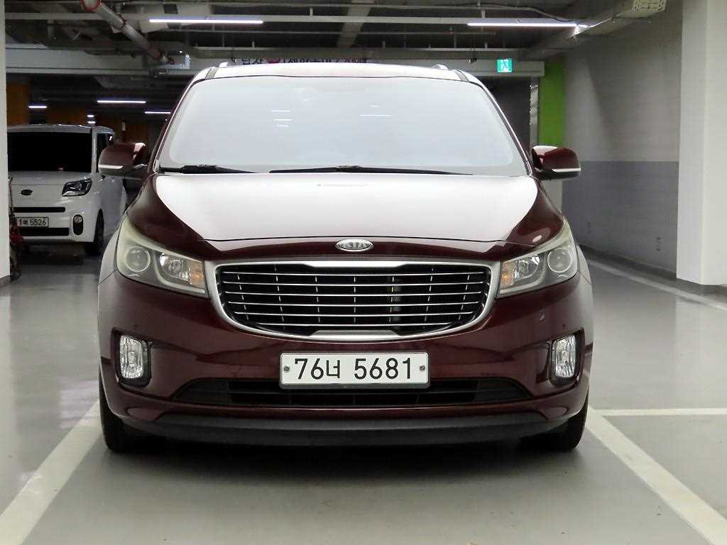 Kia Carnival 11 seats Luxury