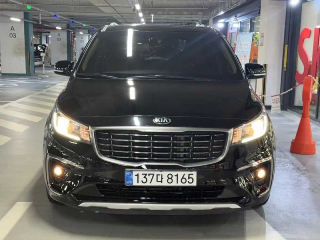Kia Carnival 9 seats Prestige
