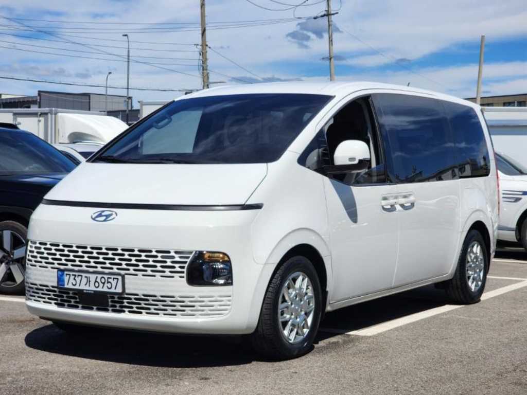 Hyundai Staria 3.5 LPG Tourer 11 seats Modern