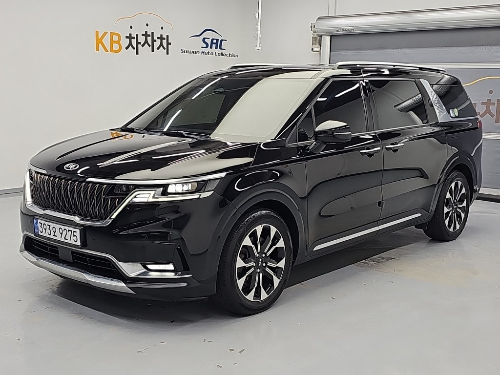 Kia Carnival 9 seats Signature