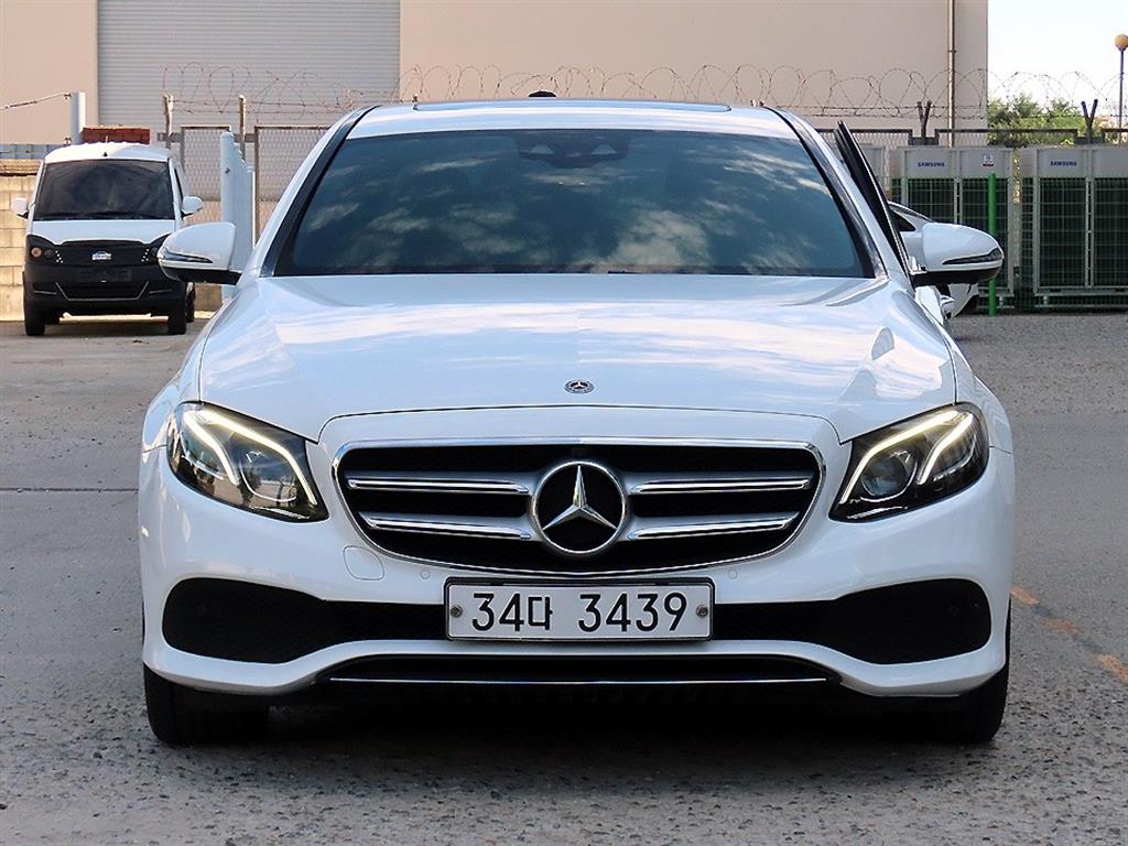 Mercedes-Benz E-Class E300 4Maetik Avantgarde