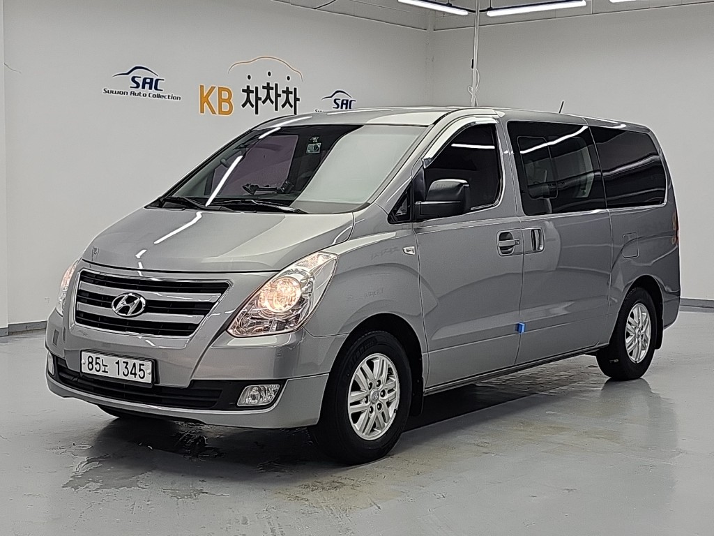 Hyundai Grand Starex 5 seats Van Modern