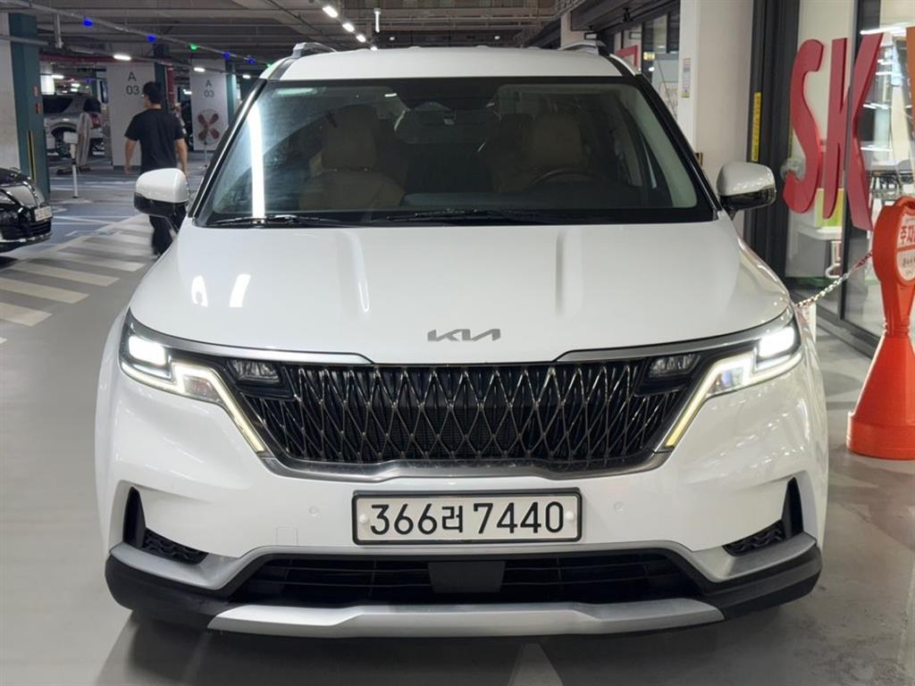Kia Carnival 9 seats Prestige