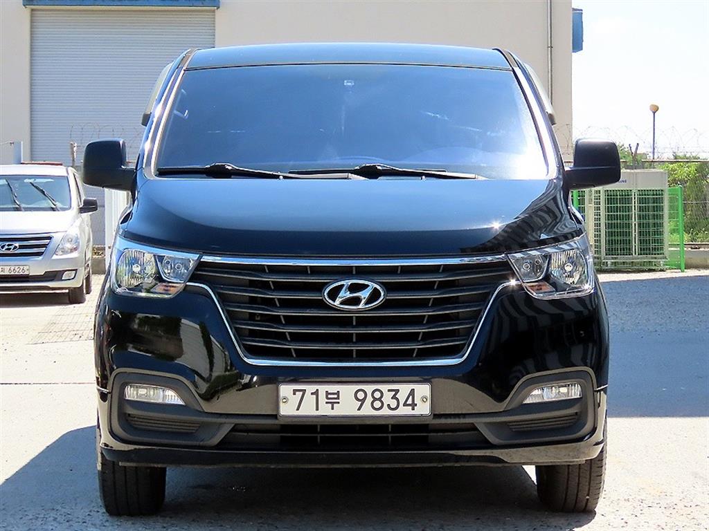 Hyundai Grand Starex 12 seats LPi Smart