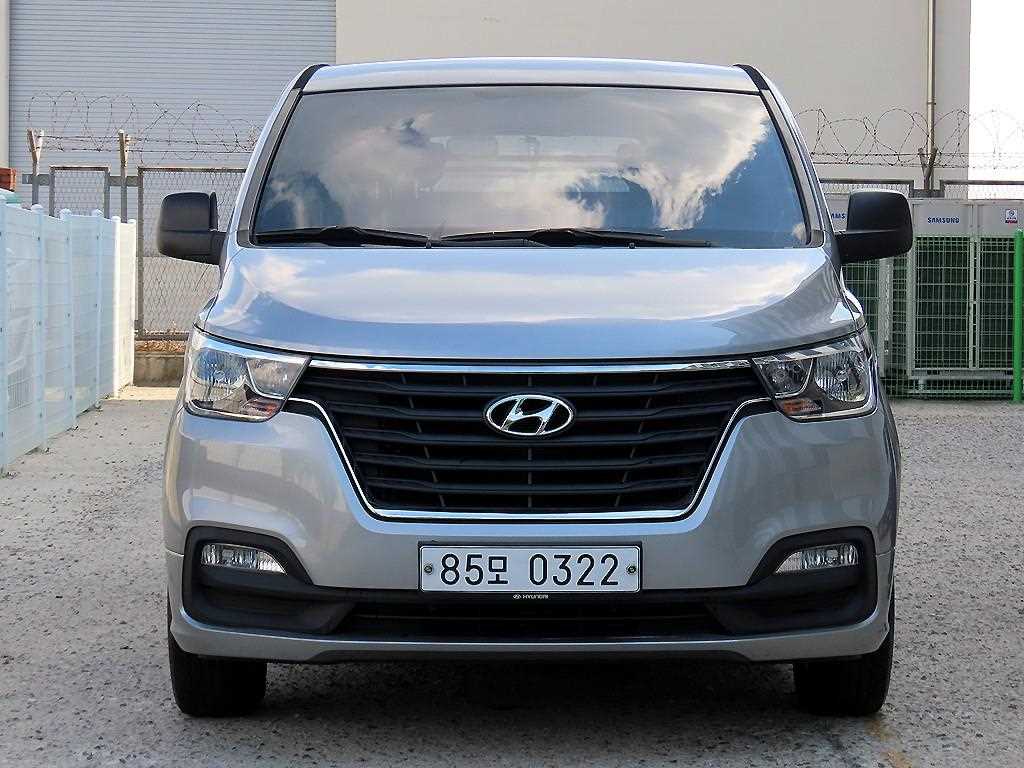 Hyundai Grand Starex 5 seats Van Smart