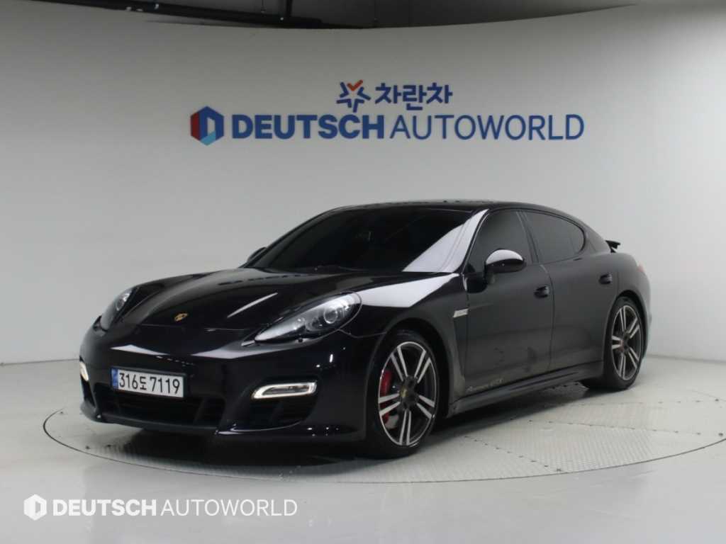 포르쉐 파나메라 4.8 GTS
