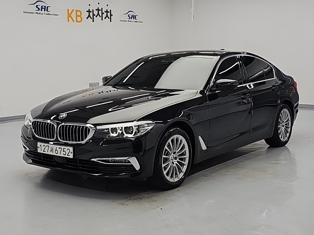 BMW 5 Series 520i Luxury