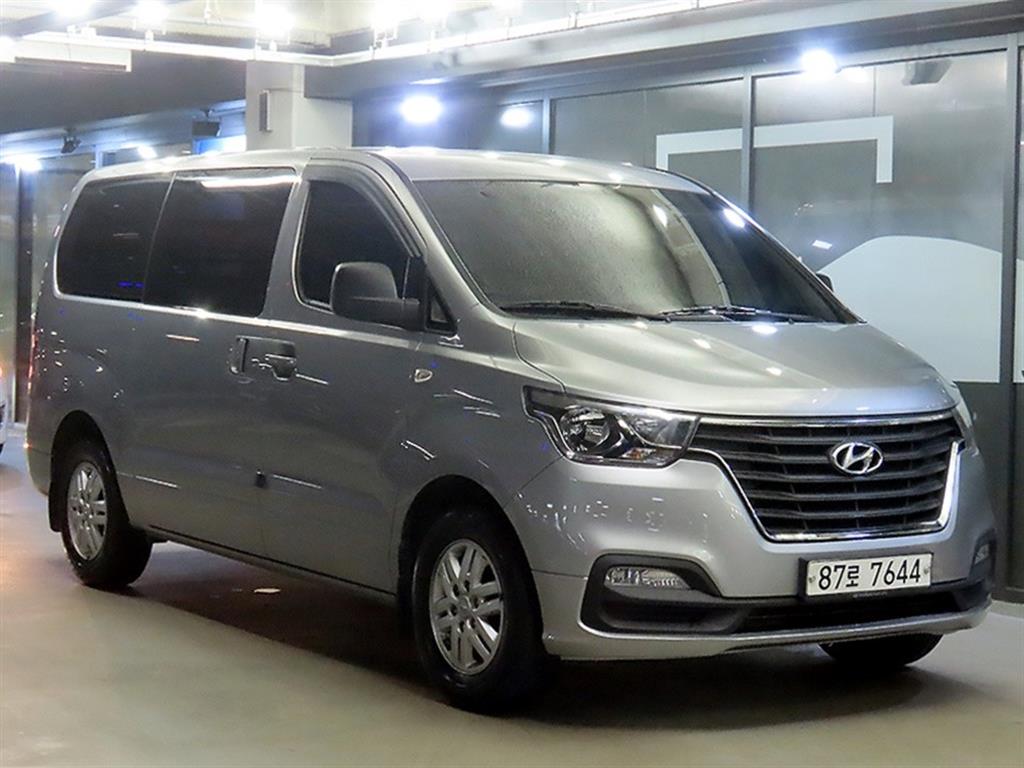 Hyundai Grand Starex 3 seats Van Smart