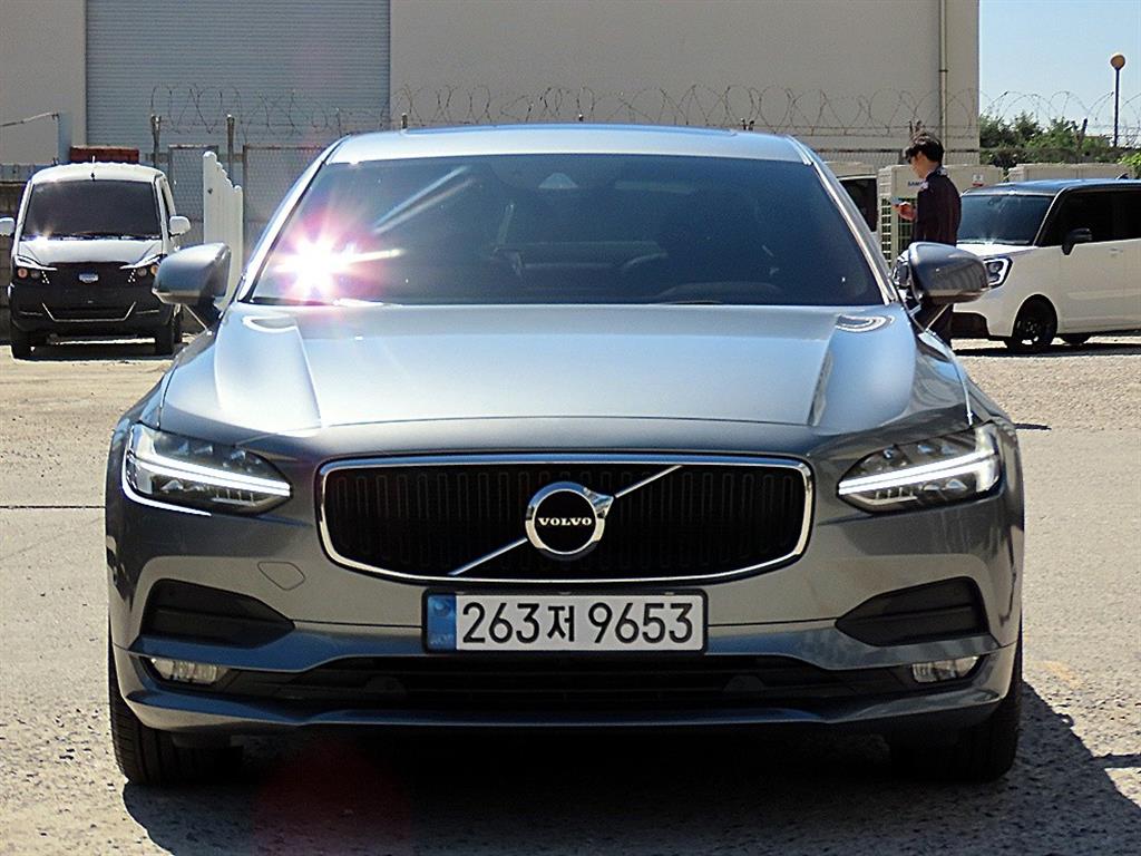 Volvo S90 T5 Momenteom