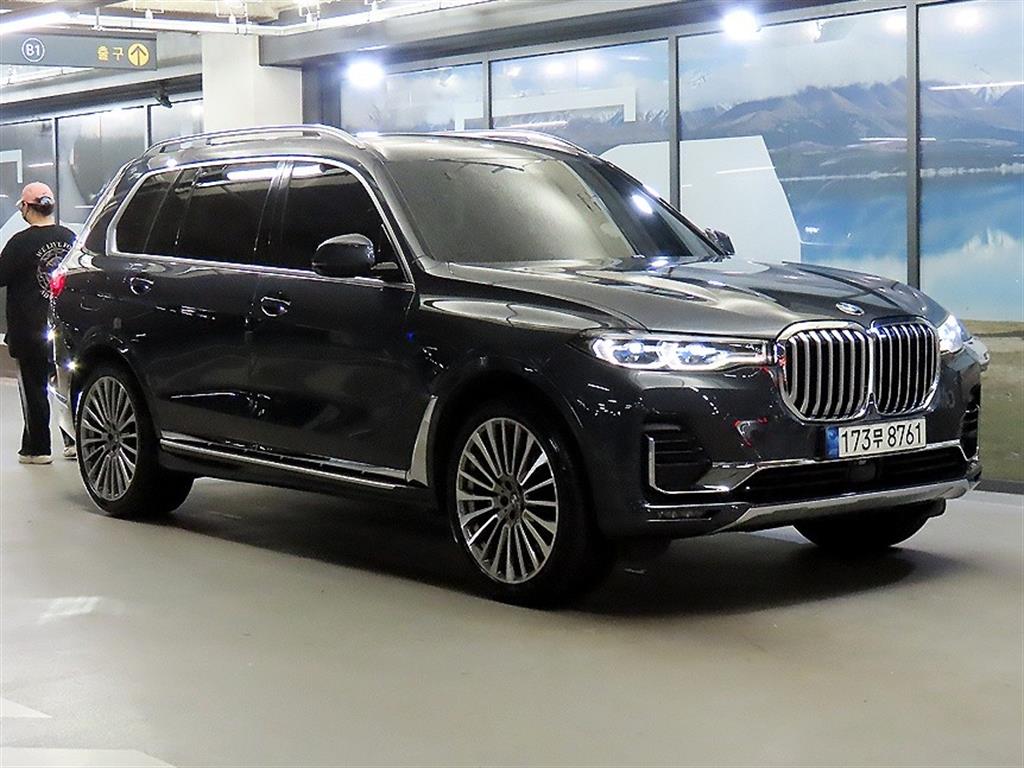 BMW X7 40i xDrive Dijainpyueo Ekselreonseu 7 seats