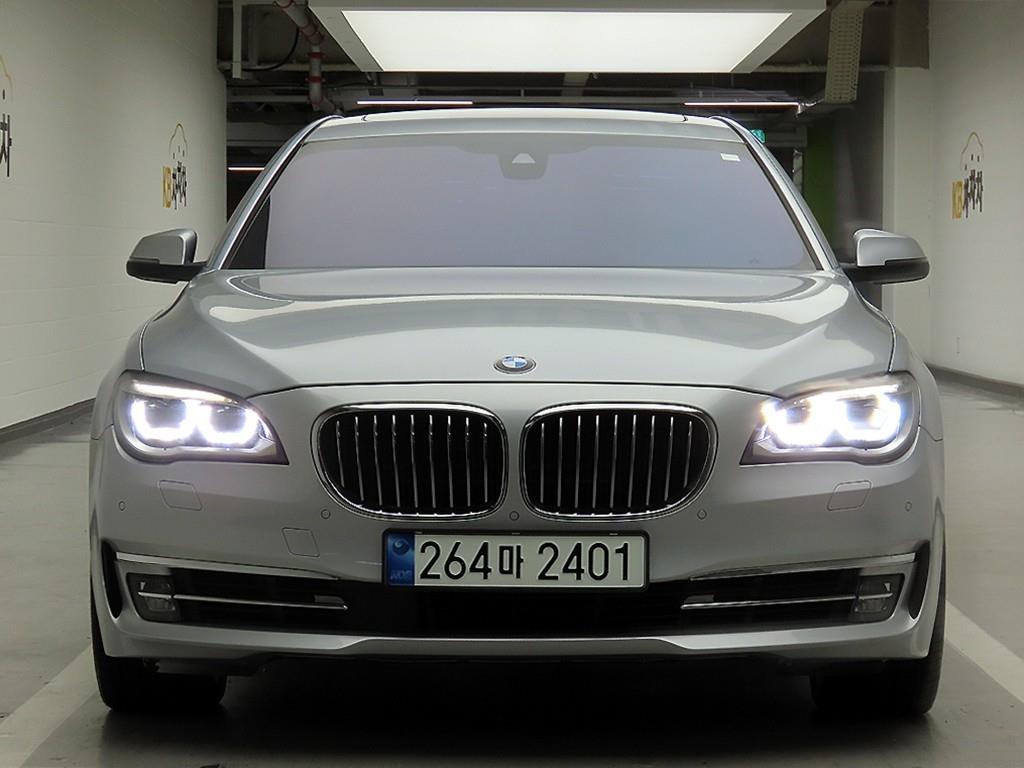 BMW 7 Series 750Li xDrive Indibijyueol