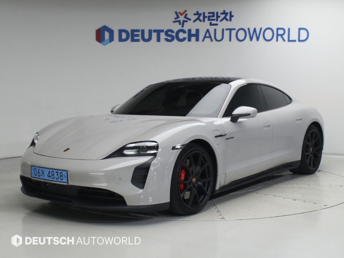 Porsche Taycan EV GTS