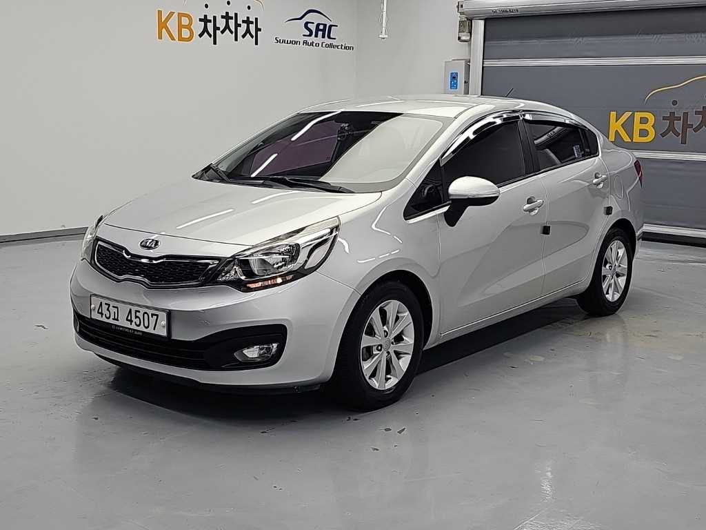 Kia Pride 4 door 1.6 GDI Luxury Plus