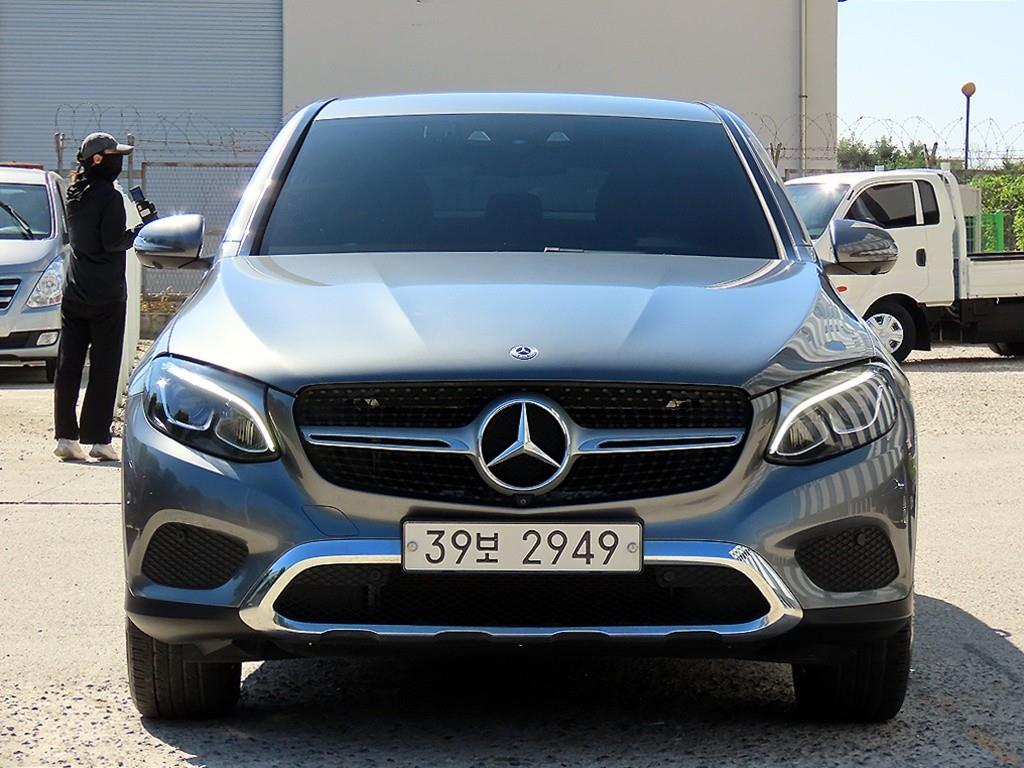 Mercedes-Benz GLC 300 4Maetik Coupe
