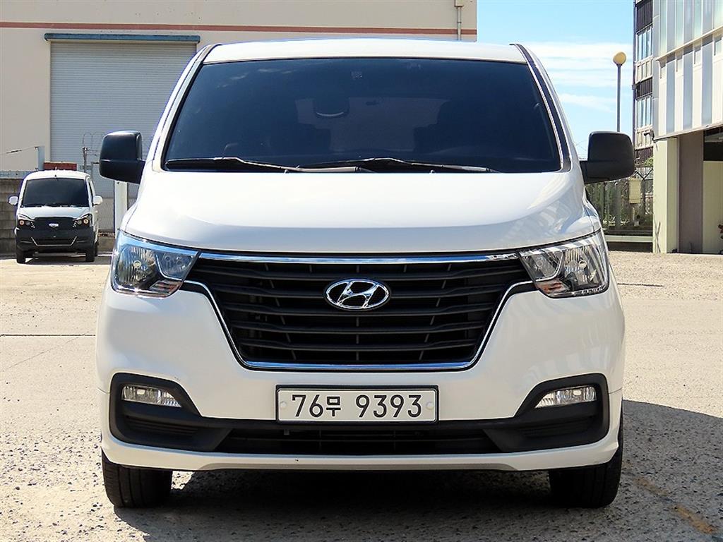 Hyundai Grand Starex 11 seats Modern