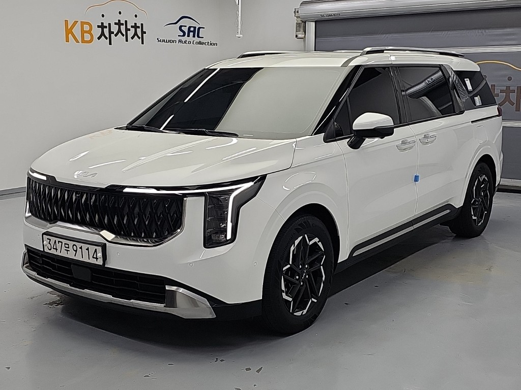 Kia Carnival 9 seats Signature