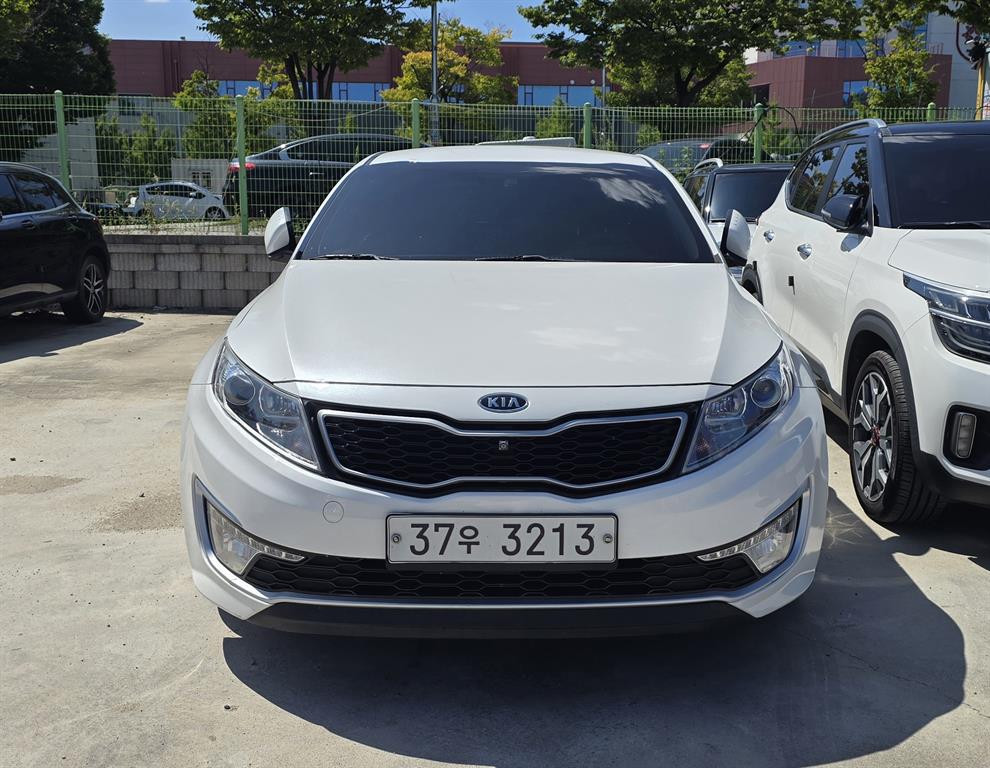 Kia K5 Hybrid Luxury