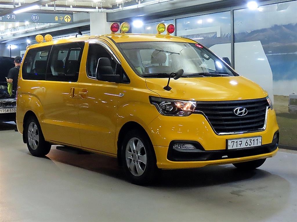 Hyundai Grand Starex Eorinibeoseu 15 seats LPi