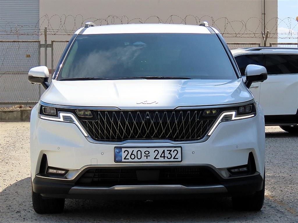 Kia Carnival 9 seats Signature